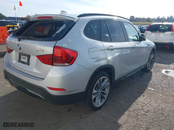 2014 BMW X1 sDrive28i with VIN WBAVM1C58EVW52847, listed as a IAAI auction lot 40779553 with 151,076 mi miles. Bid and sale history available at carsss.com. Image 4.