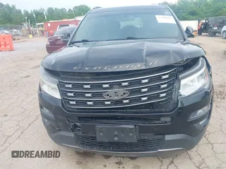2017 Ford Explorer XLT z VIN 1FM5K7D82HGD35543, wystawiony jako IAAI lot #42100695 z przebiegiem 185 103 mil mil oraz . Historia ofert i sprzedaży dostępna na DreamBid. Obrazek 6.