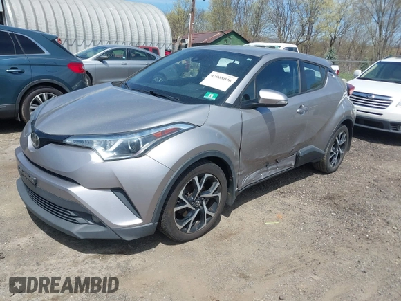 2018 Toyota C-HR XLE z VIN NMTKHMBX5JR046679, wystawiony jako IAAI lot #42068046 z przebiegiem 166 297 mil mil oraz . Historia ofert i sprzedaży dostępna na DreamBid. Obrazek 17.