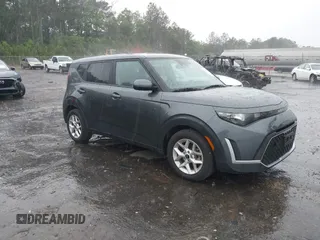 2023 Kia Soul LX with VIN KNDJ23AU8P7882912, listed as a IAAI auction lot 42087742 with 44,138 mi miles. Bid and sale history available at carsss.com. Image 1.