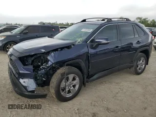 2025 Toyota RAV4 XLE with VIN 2T3W1RFVXSW368361, listed as a Copart auction lot 51331995 with 900 mi miles and Salvage Title. Bid and sale history available at carsss.com. Image 1.