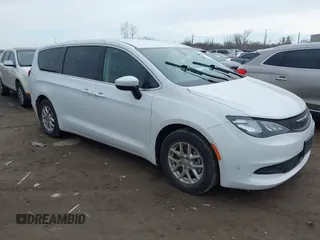 2022 Chrysler Voyager LX z VIN 2C4RC1CG7NR105208, wystawiony jako IAAI lot #41588510 z przebiegiem 82 185 mil mil oraz . Historia ofert i sprzedaży dostępna na DreamBid. Obrazek 1.