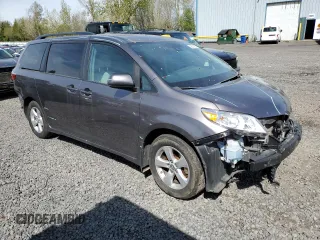 2019 Toyota Sienna LE Auto Access Seat with VIN 5TDKZ3DC1KS009648, listed as a Copart auction lot 52910155 with 68,417 mi miles and Salvage Title. Bid and sale history available at DreamBid. Image 4.
