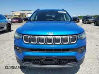 2022 Jeep Compass Latitude z VIN 3C4NJDBB7NT127413, wystawiony jako Copart lot #55268415 z przebiegiem 34 966 mil mil oraz Szkoda całkowita • Salvage title. Historia ofert i sprzedaży dostępna na DreamBid. Obrazek 5.