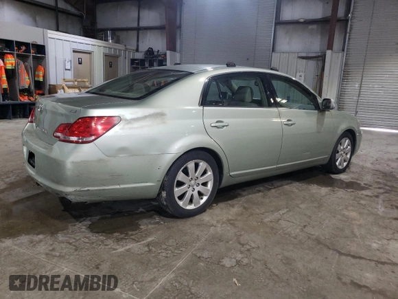 2006 Toyota Avalon XL z VIN 4T1BK36B46U090893, wystawiony jako Copart lot #60064325 z przebiegiem 142 546 mil mil oraz Czysty tytuł • Clean title. Historia ofert i sprzedaży dostępna na DreamBid. Obrazek 3.