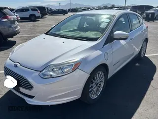 2014 Ford Focus Electric z VIN 1FADP3R41EL306186, wystawiony jako Copart lot #78071714 z przebiegiem 46 632 mil mil oraz Czysty tytuł • Clean title. Historia ofert i sprzedaży dostępna na DreamBid. Obrazek 2.