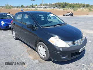 2009 Nissan Versa S с VIN 3N1BC13E49L433837, выставлен на аукционе IAAI как лот 42816716 с пробегом 143 412 миль миль и . История ставок и продаж доступна на DreamBid. Изображение 1.