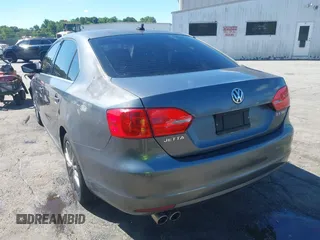2011 Volkswagen Jetta SEL with VIN 3VWLZ7AJXBM352695, listed as a IAAI auction lot 42325497 with 166,864 mi miles and . Bid and sale history available at DreamBid. Image 3.