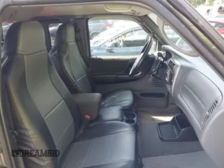 2010 Ford Ranger XLT z VIN 1FTLR4FE7APA02804, wystawiony jako IAAI lot #42500178 z przebiegiem 122 089 mil mil oraz . Historia ofert i sprzedaży dostępna na DreamBid. Obrazek 5.