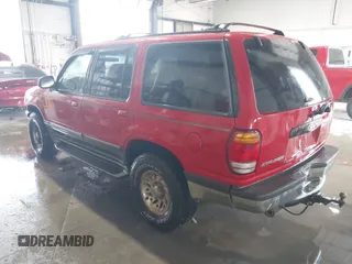 1998 Ford Explorer XLT z VIN 1FMZU35P3WUA50049, wystawiony jako IAAI lot #42239678 z przebiegiem 159 126 mil mil oraz . Historia ofert i sprzedaży dostępna na DreamBid. Obrazek 3.