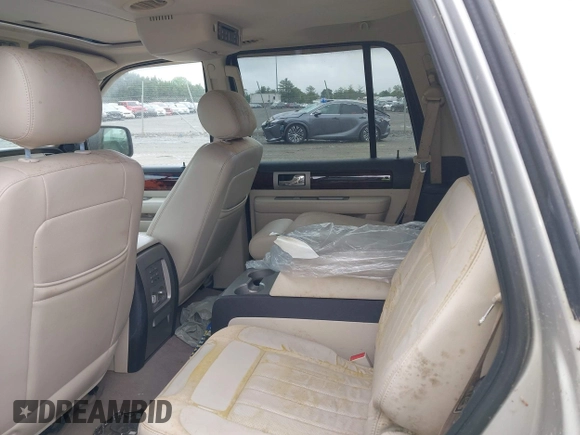 2003 Lincoln Navigator Luxury z VIN 5LMFU28R93LJ39584, wystawiony jako IAAI lot #42302459 z przebiegiem Nie podano mil oraz . Historia ofert i sprzedaży dostępna na DreamBid. Obrazek 8.