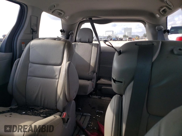 2019 Toyota Sienna XLE Auto Access Seat z VIN 5TDYZ3DC3KS971766, wystawiony jako Copart lot #44809945 z przebiegiem Nie podano mil oraz Szkoda całkowita • Salvage title. Historia ofert i sprzedaży dostępna na DreamBid. Obrazek 10.