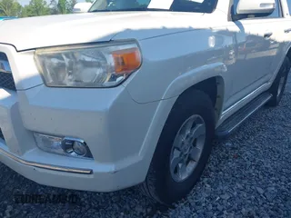 2012 Toyota 4Runner SR5 z VIN JTEZU5JR8C5041520, wystawiony jako IAAI lot #41974132 z przebiegiem 202 050 mil mil oraz . Historia ofert i sprzedaży dostępna na DreamBid. Obrazek 20.