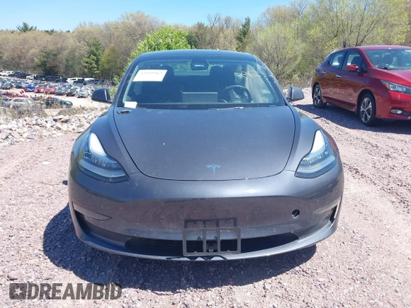 2022 Tesla Model 3 Long Range z VIN 5YJ3E1EB6NF260118, wystawiony jako IAAI lot #42139962 z przebiegiem 52 566 mil mil oraz . Historia ofert i sprzedaży dostępna na DreamBid. Obrazek 13.