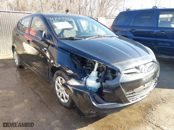 2013 Hyundai Accent GL with VIN KMHCT5AE6DU128989, listed as a IAAI auction lot 41744428 with 92,102 mi miles. Bid and sale history available at carsss.com. Image 6.