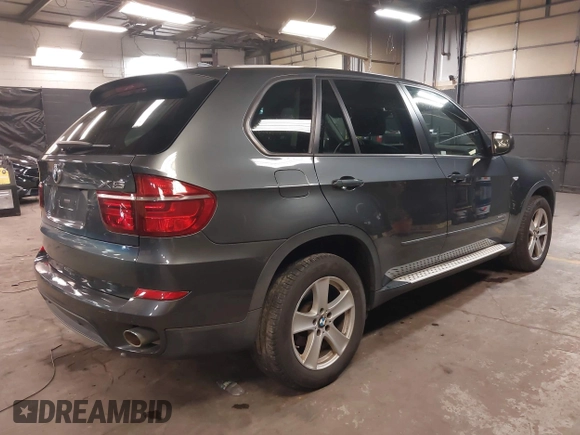 2011 BMW X5 35d z VIN 5UXZW0C5XBL658941, wystawiony jako IAAI lot #42460443 z przebiegiem 137 268 mil mil oraz . Historia ofert i sprzedaży dostępna na DreamBid. Obrazek 4.