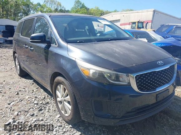 2015 Kia Sedona LX with VIN KNDMB5C14F6036762, listed as a IAAI auction lot 42002812 with 140,518 mi miles. Bid and sale history available at carsss.com. Image 1.