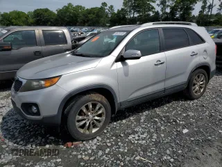 2011 Kia Sorento EX z VIN 5XYKU4A22BG043319, wystawiony jako Copart lot #55879115 z przebiegiem Nie podano mil oraz Czysty tytuł • Clean title. Historia ofert i sprzedaży dostępna na DreamBid. Obrazek 1.