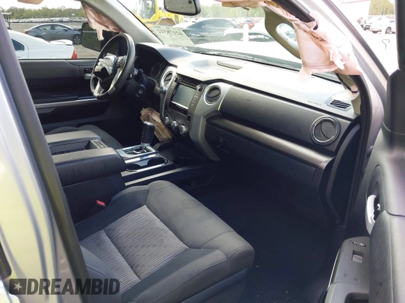 2017 Toyota Tundra SR5 z VIN 5TFRW5F10HX221961, wystawiony jako IAAI lot #42178312 z przebiegiem 54 904 mil mil oraz . Historia ofert i sprzedaży dostępna na DreamBid. Obrazek 5.