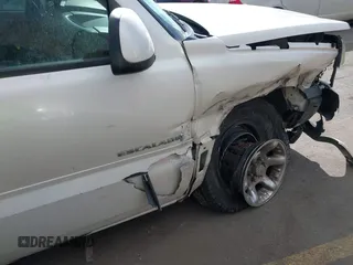 2003 Cadillac Escalade z VIN 1GYEK63N53R304400, wystawiony jako IAAI lot #41544697 z przebiegiem 207 913 mil mil oraz . Historia ofert i sprzedaży dostępna na DreamBid. Obrazek 13.