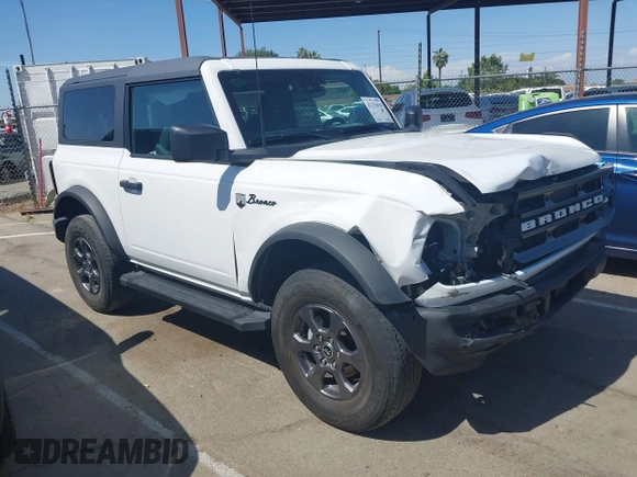 2021 Ford Bronco z VIN 1FMDE5AP9MLA72598, wystawiony jako IAAI lot #42153810 z przebiegiem 45 694 mil mil oraz . Historia ofert i sprzedaży dostępna na DreamBid. Obrazek 1.