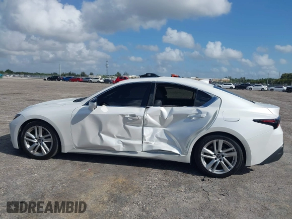 2021 Lexus IS 300 z VIN JTHCA1D2XM5112467, wystawiony jako IAAI lot #41944802 z przebiegiem 53 333 mil mil oraz . Historia ofert i sprzedaży dostępna na DreamBid. Obrazek 18.