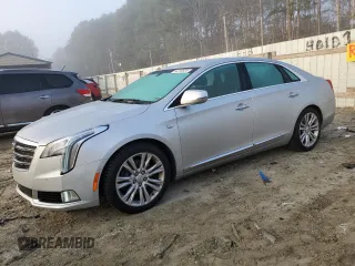 2019 Cadillac XTS Luxury z VIN 2G61M5S32K9122108, wystawiony jako Copart lot #84200804 z przebiegiem 105 778 mil mil oraz Szkody całkowita. Historia ofert i sprzedaży dostępna na DreamBid. Obrazek 1.