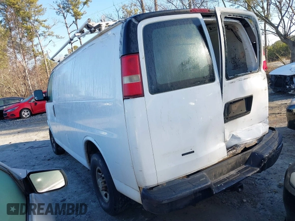2007 Chevrolet Express Cargo Van with VIN 1GCGG25V871252982, listed as a IAAI auction lot 41480672 with 1 mi miles. Bid and sale history available at carsss.com. Image 3.