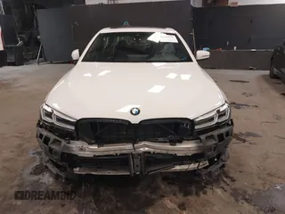 2021 BMW 5 Series 530i z VIN WBA53BH02MCF80188, wystawiony jako IAAI lot #41123753 z przebiegiem 72 730 mil mil oraz . Historia ofert i sprzedaży dostępna na DreamBid. Obrazek 13.