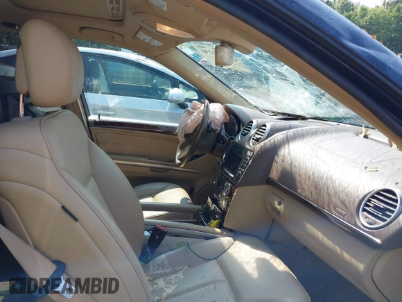2011 Mercedes-Benz GL-Class GL 450 with VIN 4JGBF7BE8BA627367, listed as a IAAI auction lot 39992230 with 153,606 mi miles. Bid and sale history available at carsss.com. Image 5.