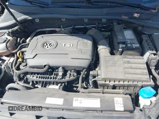 2018 Volkswagen Golf S z VIN 3VWH17AU4JM750975, wystawiony jako IAAI lot #41590132 z przebiegiem 51 479 mil mil oraz . Historia ofert i sprzedaży dostępna na DreamBid. Obrazek 10.