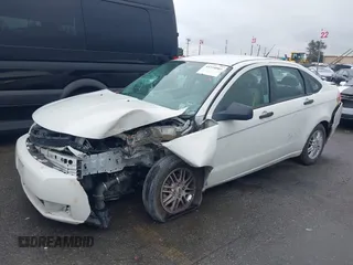 2009 Ford Focus SE z VIN 1FAHP35N19W114402, wystawiony jako IAAI lot #41510501 z przebiegiem Nie podano mil oraz . Historia ofert i sprzedaży dostępna na DreamBid. Obrazek 2.