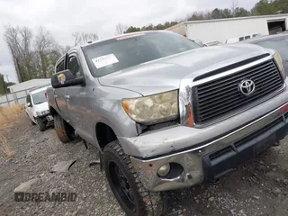 2010 Toyota Tundra Limited z VIN 5TFHW5F10AX149676, wystawiony jako IAAI lot #41737002 z przebiegiem 213 012 mil mil oraz . Historia ofert i sprzedaży dostępna na DreamBid. Obrazek 1.