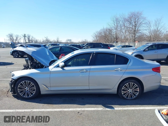 2019 BMW 5 Series 530i xDrive z VIN WBAJA7C59KG909704, wystawiony jako IAAI lot #41740440 z przebiegiem Nie podano mil oraz . Historia ofert i sprzedaży dostępna na DreamBid. Obrazek 14.