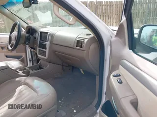 2005 Mercury Mountaineer Convenience z VIN 4M2DU86K45ZJ34777, wystawiony jako IAAI lot #41840824 z przebiegiem 174 846 mil mil oraz . Historia ofert i sprzedaży dostępna na DreamBid. Obrazek 5.