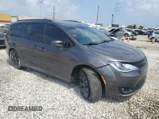 2020 Chrysler Pacifica Touring L with VIN 2C4RC1BG4LR233016, listed as a Copart auction lot 61622595 with 82,709 mi miles and Salvage title. Bid and sale history available at DreamBid. Image 4.