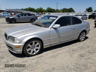 2002 BMW 3 Series 325Ci z VIN WBABN33492PG56069, wystawiony jako Copart lot #57800305 z przebiegiem 189 837 mil mil oraz Czysty tytuł • Clean title. Historia ofert i sprzedaży dostępna na DreamBid. Obrazek 1.