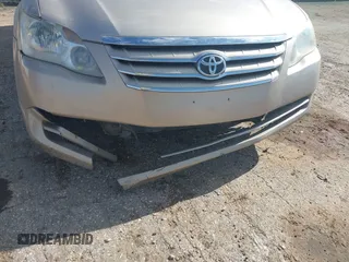2007 Toyota Avalon XL z VIN 4T1BK36B97U233967, wystawiony jako IAAI lot #42501668 z przebiegiem 143 480 mil mil oraz . Historia ofert i sprzedaży dostępna na DreamBid. Obrazek 6.