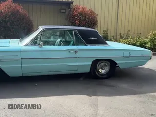 1965 Ford Thunderbird z VIN 5Y83Z137279, wystawiony jako Copart lot #50976595 z przebiegiem 5 365 mil mil oraz Czysty tytuł • Clean title. Historia ofert i sprzedaży dostępna na DreamBid. Obrazek 11.