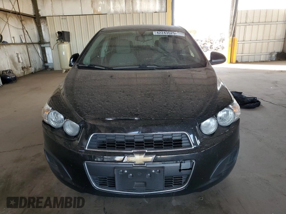 2016 Chevrolet Sonic LS z VIN 1G1JA5SH6G4185877, wystawiony jako Copart lot #42243525 z przebiegiem 117 903 mil mil oraz Szkoda całkowita • Salvage title. Historia ofert i sprzedaży dostępna na DreamBid. Obrazek 5.