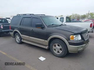 2005 Ford Expedition Eddie Bauer with VIN 1FMFU18525LA94923, listed as a IAAI auction lot 42040884 with 231,064 mi miles. Bid and sale history available at carsss.com. Image 1.