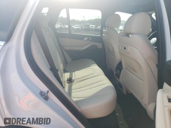 2022 BMW X5 xDrive40i z VIN 5UXCR6C02N9M50266, wystawiony jako Copart lot #56545385 z przebiegiem 13 697 mil mil oraz Szkoda całkowita • Salvage title. Historia ofert i sprzedaży dostępna na DreamBid. Obrazek 11.