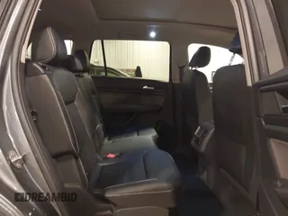 2021 Volkswagen Atlas SE z VIN 1V2KR2CA5MC606590, wystawiony jako IAAI lot #42383813 z przebiegiem 45 087 mil mil oraz . Historia ofert i sprzedaży dostępna na DreamBid. Obrazek 8.