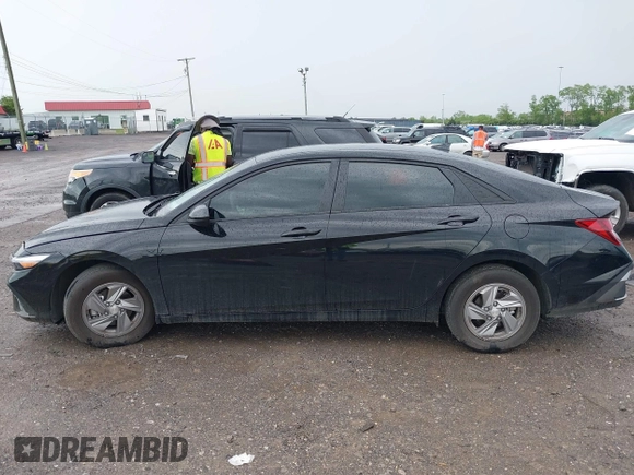 2024 Hyundai Elantra SE с VIN KMHLL4DG3RU829049, выставлен на аукционе IAAI как лот 42102549 с пробегом 12 021 миль миль и . История ставок и продаж доступна на DreamBid. Изображение 14.