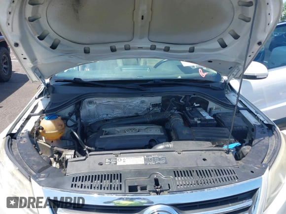 2010 Volkswagen Tiguan with VIN WVGAV9AX0AW510512, listed as a IAAI auction lot 42532527 with 193,910 mi miles and . Bid and sale history available at DreamBid. Image 10.