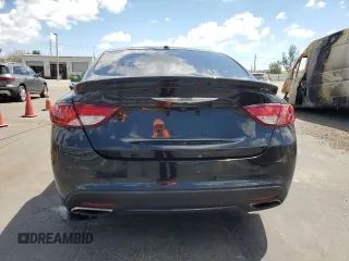 2016 Chrysler 200 S z VIN 1C3CCCBB1GN173306, wystawiony jako Copart lot #50234095 z przebiegiem 112 117 mil mil oraz Szkoda całkowita • Salvage title. Historia ofert i sprzedaży dostępna na DreamBid. Obrazek 6.