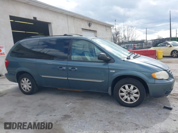 2006 Chrysler Town & Country LWB Touring with VIN 2A4GP54LX6R693048, listed as a IAAI auction lot 41887949 with 187,000 mi miles. Bid and sale history available at carsss.com. Image 13.