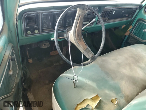 1977 Ford F-250 z VIN F25SRZ09373, wystawiony jako Copart lot #45238815 z przebiegiem 10 482 mil mil oraz Czysty tytuł • Clean title. Historia ofert i sprzedaży dostępna na DreamBid. Obrazek 8.