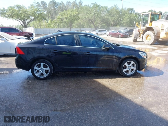 2012 Volvo S60 T5 с VIN YV1622FS2C2092353, выставлен на аукционе IAAI как лот 41872196 с пробегом Не указан миль и . История ставок и продаж доступна на DreamBid. Изображение 13.