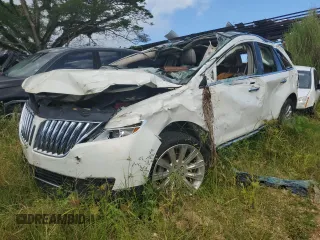 2013 Lincoln MKX z VIN 2LMDJ6JK0DBL25303, wystawiony jako Copart lot #58946024 z przebiegiem Nie podano mil oraz Szkoda całkowita • Salvage title. Historia ofert i sprzedaży dostępna na DreamBid. Obrazek 1.